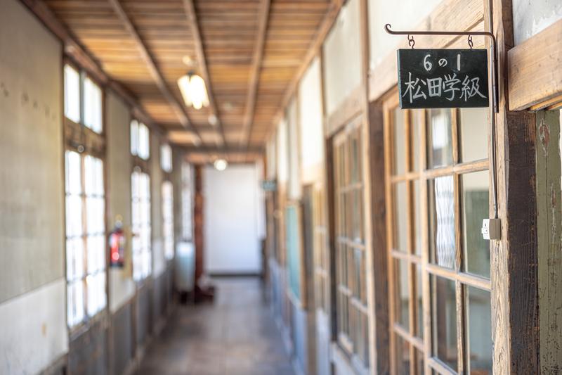 アイレベル 170 cm ぐらい。<br/>出典:https://www.pakutaso.com/20230604178post-47371.html<br/>著作者:すしぱく